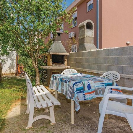 Lovely Apartment In Vir With Kitchen Exterior foto